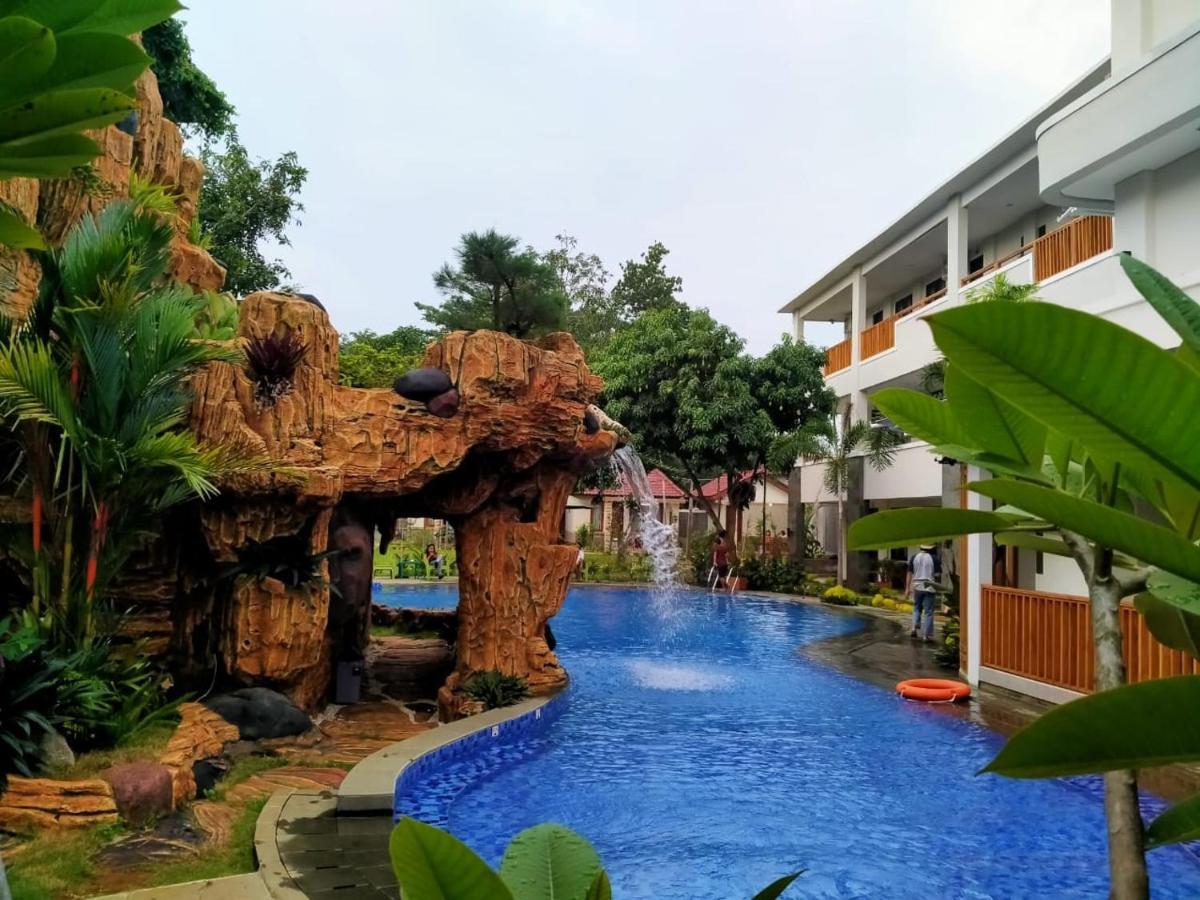Long Beach Hotel Pangandaran Kültér fotó