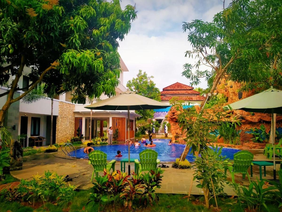 Long Beach Hotel Pangandaran Kültér fotó