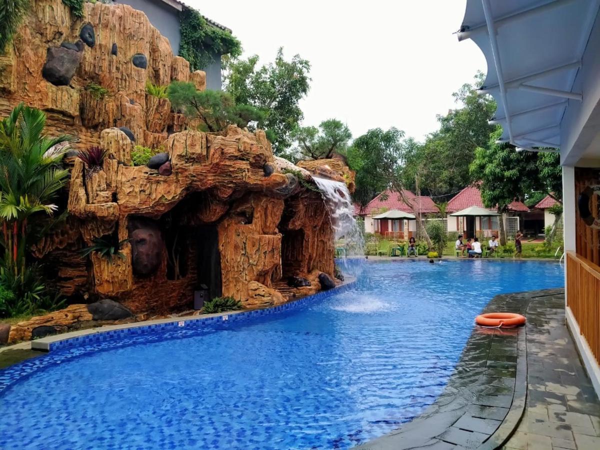 Long Beach Hotel Pangandaran Kültér fotó