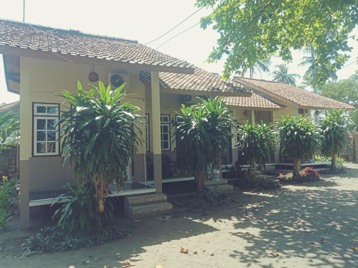 Long Beach Hotel Pangandaran Kültér fotó