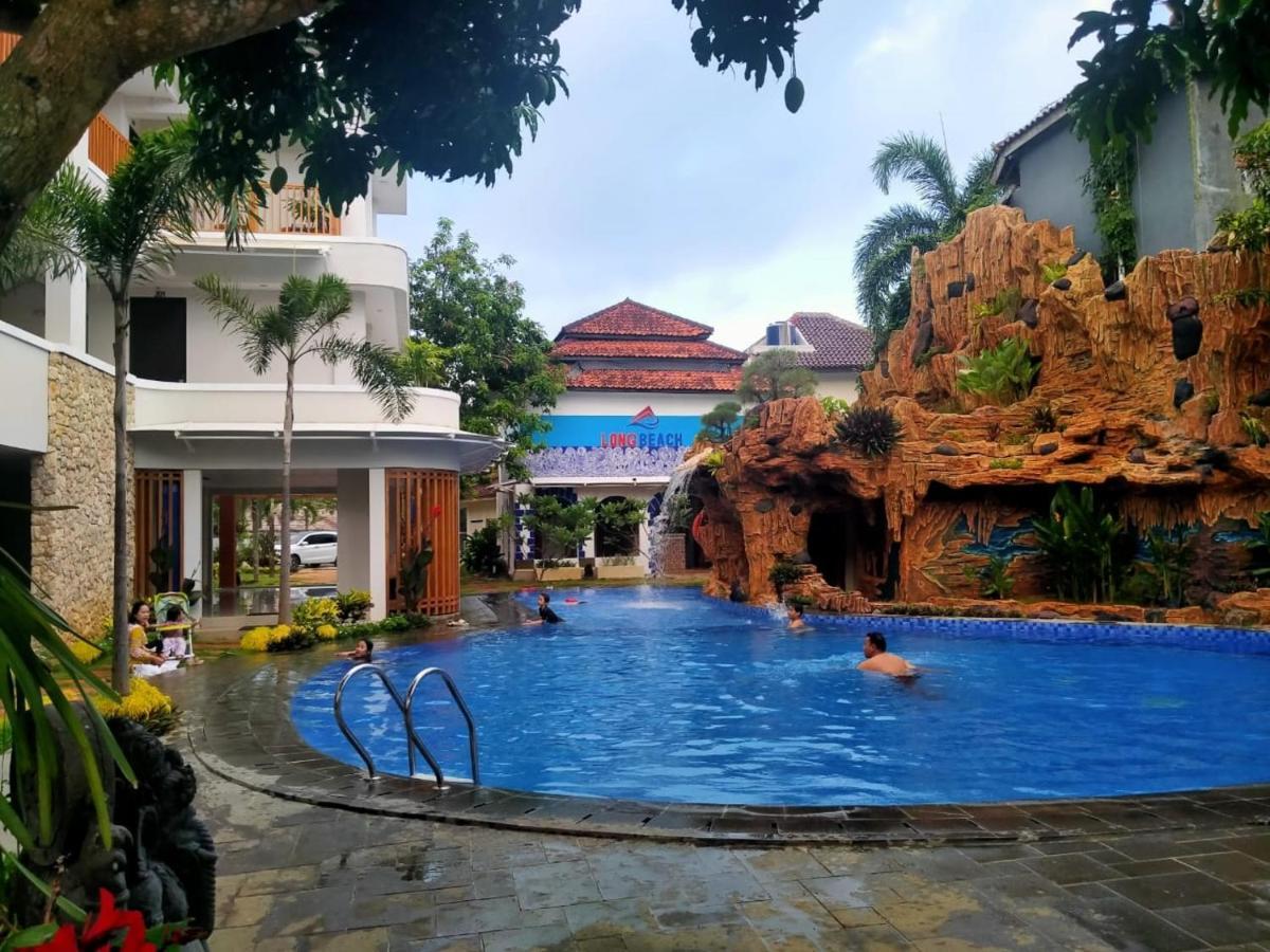 Long Beach Hotel Pangandaran Kültér fotó