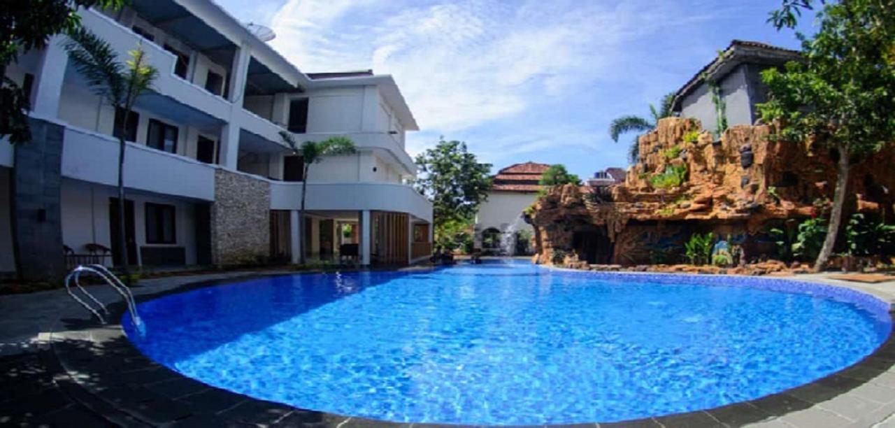 Long Beach Hotel Pangandaran Kültér fotó